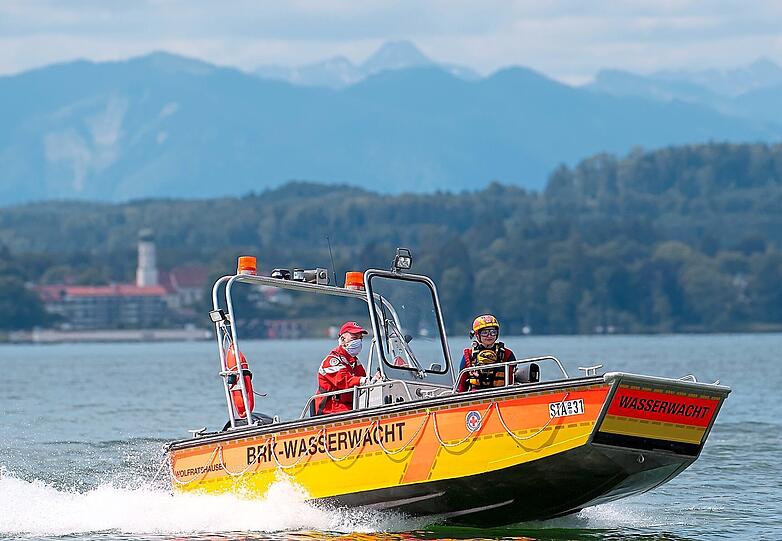 Die Wasserwacht am Starnberger See bei einer Übung. In diesem Jahr werden die Retter zu besonders vielen Einsätzen gerufen.