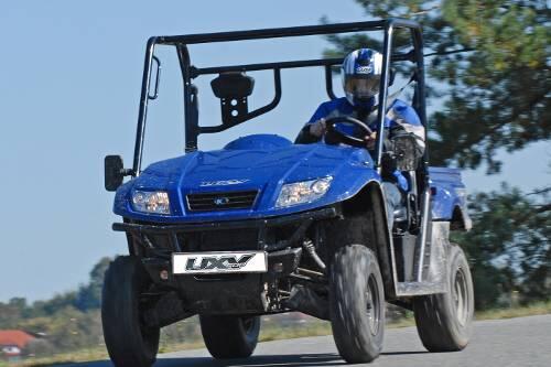 Heißes Gerät: Das Kymco UXV 500 ist eine Mischung aus Quad, Geländewagen und Nutzfahrzeug.