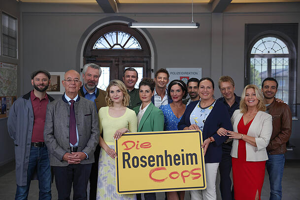 Der Cast der "Rosenheim-Cops" im Jahr 2023. Der Cast der "Rosenheim-Cops" im Jahr 2023.
