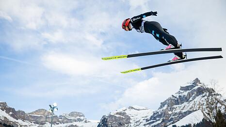 Hoch in der Luft: So sieht man Katharina Schmid nicht mehr h&auml;ufig. (Archivbild)