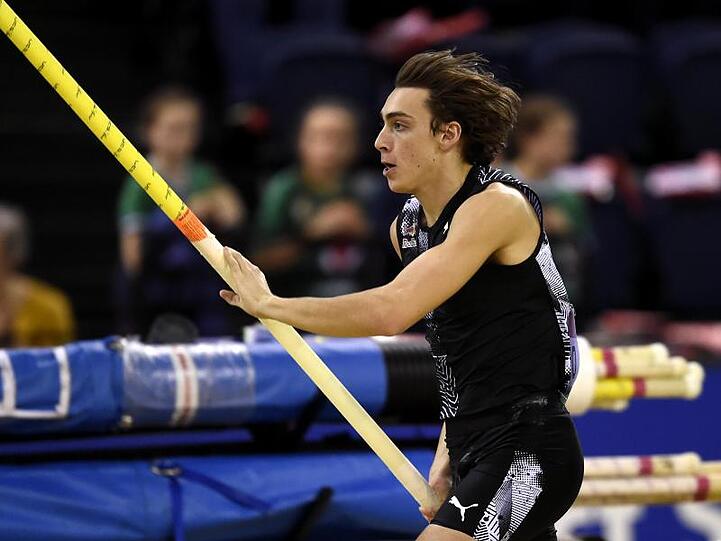 Stabhochspringer Armand Duplantis verbesserte seinen eigenen Weltrekord auf 6,18 Meter.