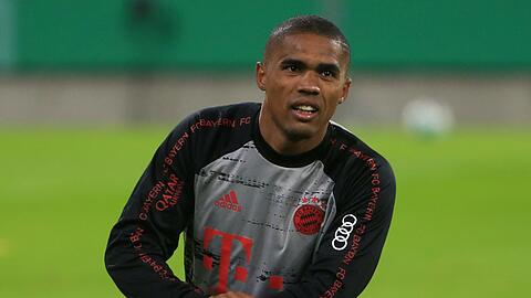 Douglas Costa fällt aufgrund eines Haarrisses im Mittelfuß mehrere Wochen aus.