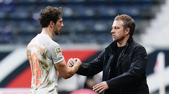 Leon Goretzka (r.) überraschte sogar Hansi Flick (l.) bei dessen Comeback.