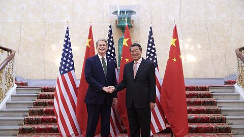 US-Finanzminister Bessent und sein chinesischer Amtskollege He sprachen diesmal über Handelsbeschränkungen.