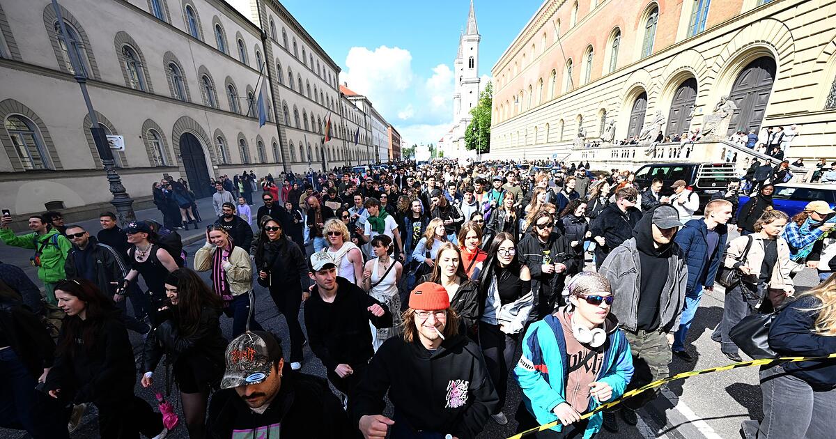 Für 10.000 war sie angemeldet: 'Krachparade' in Münchens Zentrum viel größer als gedacht