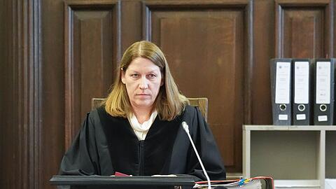 Die Vorsitzende Richterin unterbrach die Erklärung der Angeklagten Block mehrfach.