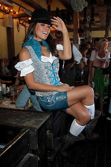 ...auch diese "Lederhose" ist eher was für den Fasching.