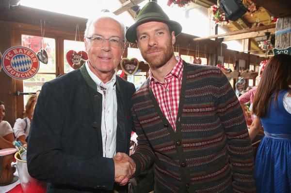 Alonso und "Kaiser" Franz Beckenbauer.