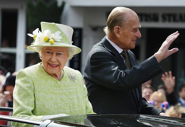 Während Politiker aus dem In- und Ausland die Verdienste der Queen ehren, feiern in Windsor die Untertanen ihre Monarchin. Die Bilder zum Durchklicken.