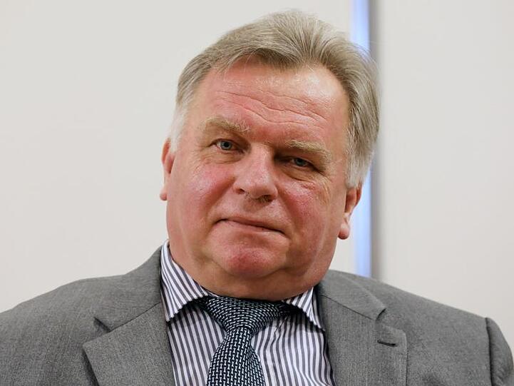 Der ehemalige Bundesverkehrsminister Günther Krause (CDU) hat das RTL-Dschungelcamp verlassen.