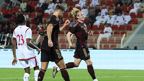 Niclas Füllkrug (M) schoss das einzige Tor der DFB-Elf beim 1:0 im Oman.