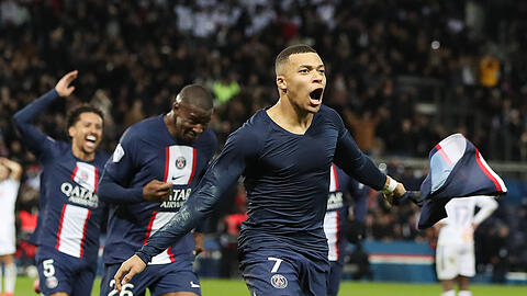 Kylian Mbappé trifft für Paris in der Nachspielzeit.