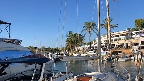 Mit diesem Segelboot sind die beiden Segler aus Deutschland am Sonntag von Cala Galdana auf Menorca aufgebrochen.