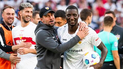 Stuttgarter Erfolgsduo: VfB-Coach Sebastian Hoeneß (links) und Torjäger Serhou Guirassy.