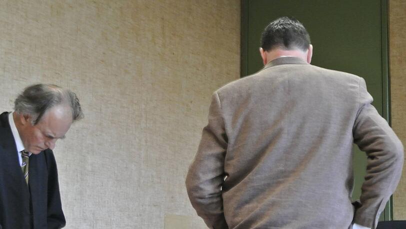 Martin H. (48) steht wegen sexuellen Missbrauchs von Kindern vor dem Münchner Landgericht. Sein Strafverteidiger Anton Pfeffer will ihn vor einer langen Haftstrafe retten. In erster Instanz wurde er freigesprochen. Martin H. (48) steht wegen sexuellen Missbrauchs von Kindern vor dem Münchner Landgericht. Sein Strafverteidiger Anton Pfeffer will ihn vor einer langen Haftstrafe retten. In erster Instanz wurde er freigesprochen.