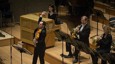 Antoine Tamestit spielt Jörg Widmann.