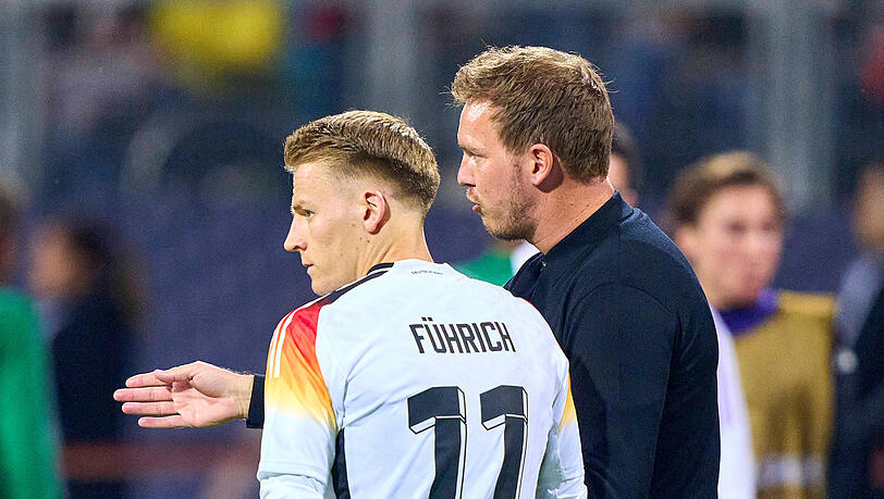 Bundestrainer Julian Nagelsmann (r.) mit Chris Führich.