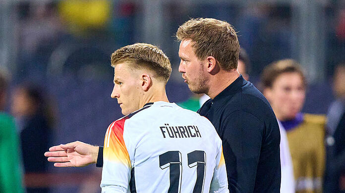 Bundestrainer Julian Nagelsmann (r.) mit Chris Führich.