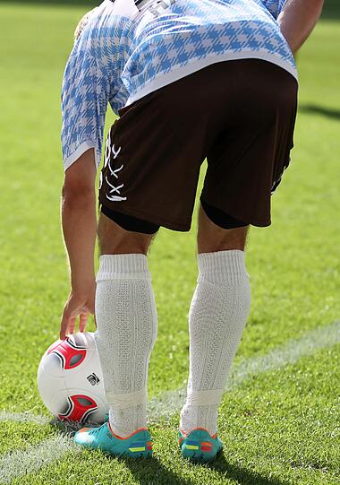 In der 59. Minute legt sich Daniel Halfar den Ball zurecht.