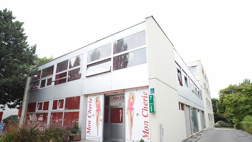 Der Stein des Anstoßes: Das Münchner Sex-Etablissement "Mon Cherie" Der Stein des Anstoßes: Das Münchner Sex-Etablissement "Mon Cherie"