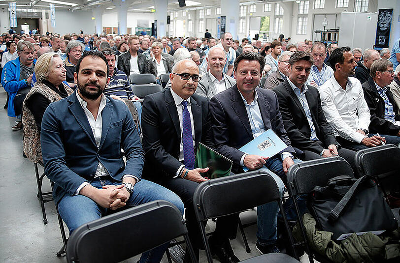 Geschäftsführer Noor Basha, Strategiechef Raed Gerges, Trainer Kosta Runjaic und Sportdirektor Oliver Kreuzer