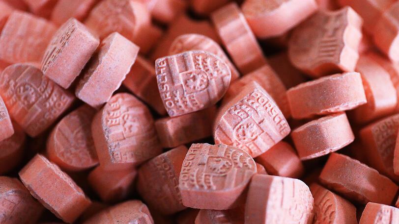 Bei Straubing konnte die Polizei eine größere Menge Ecstasy sicherstellen. (Symbolfoto)
