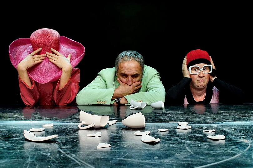 Das Stuttgarter Ensemble präsntiert Figurentheater für Erwachsene.