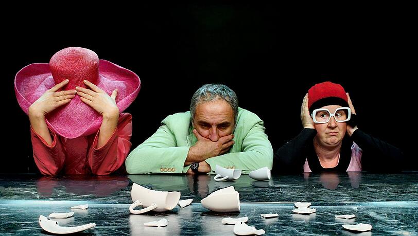 Das Stuttgarter Ensemble präsntiert Figurentheater für Erwachsene. Das Stuttgarter Ensemble präsntiert Figurentheater für Erwachsene.
