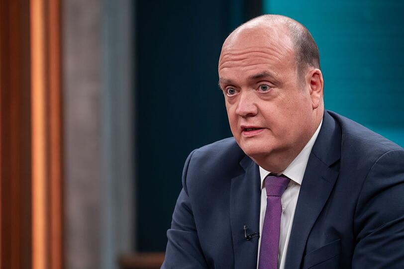 Journalist Robin Alexander sieht die politische Zukunft von Friedrich Merz akut gefährdet. Journalist Robin Alexander sieht die politische Zukunft von Friedrich Merz akut gefährdet.