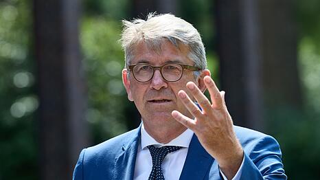 Kulturstaatsminister Weimer &auml;u&szlig;ert scharfe Kritik an einem m&ouml;glichen B&uuml;ndnis der SPD mit der Linken in Berlin. (Archivbild)