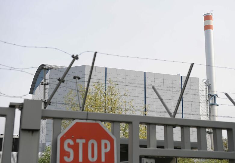 Der Forschungsreaktor FRM II der TU München in Garching. Wegen leicht erhöhter radioaktiver Werte wurde er am 9. November «vorsorglich und geplant» heruntergefahren. An einem Filter waren auffällige Werte des radioaktiven Isotops C14 festgestellt worden.