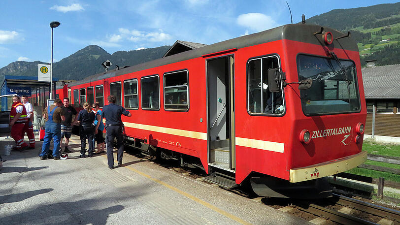 Die Zillertalbahn erfasste den betrunkenen Deutschen mit ihrem Schneepflug. Die Bilder von der Unglücksstelle.