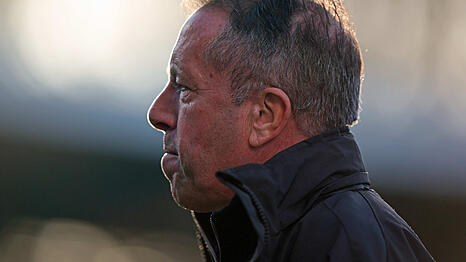 Konsternierter Blick, die Lippen vielsagend verkniffen: Markus Kauczinski und die L&ouml;wen k&ouml;nnen den Aufstiegstraum begraben.