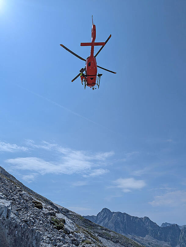 Ein Hubschrauber im Einsatz am 14. Juli am Hocheck. Ein Hubschrauber im Einsatz am 14. Juli am Hocheck.