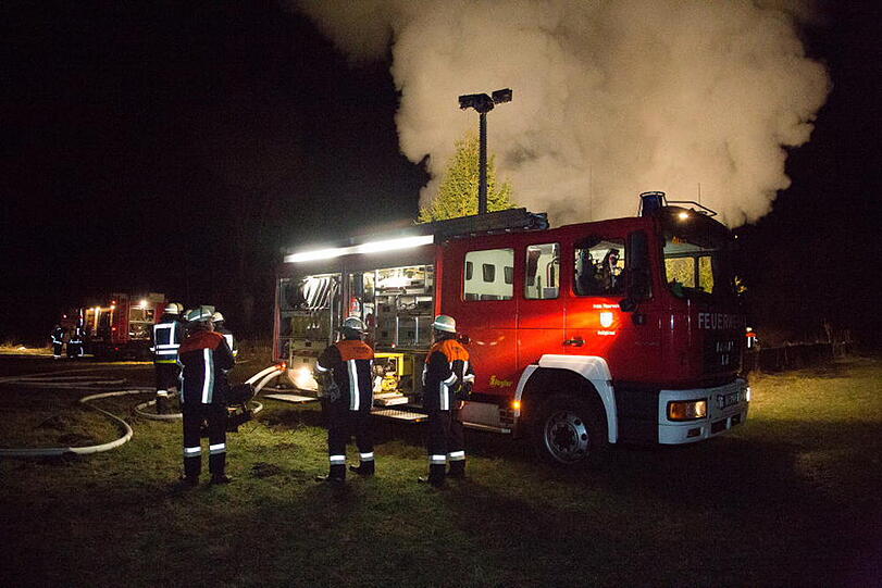 Wohnhausbrand in Wäschhausen - die Bilder vom Feuerwehreinsatz