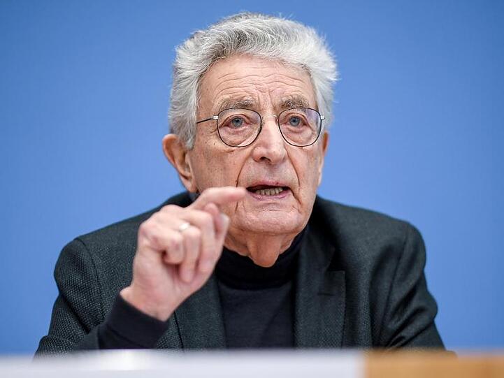 Gerhart Baum, Bundesminister a. D., übt Kritik an der Künstlerförderung während der Corona-Krise".