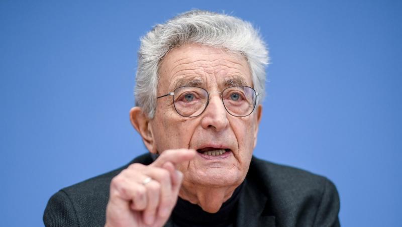 Gerhart Baum, Bundesminister a. D., übt Kritik an der Künstlerförderung während der Corona-Krise". Gerhart Baum, Bundesminister a. D., übt Kritik an der Künstlerförderung während der Corona-Krise".