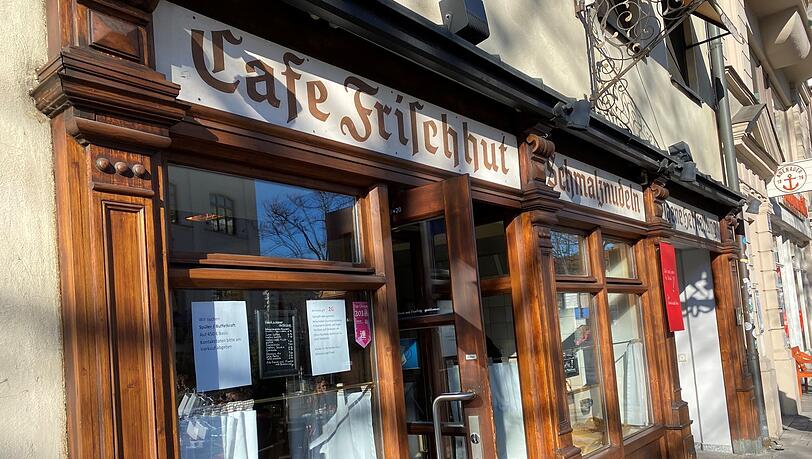 Das Café Frischhut: Vor dieser Tür duftet es nach Schmalznudeln! Das Café Frischhut: Vor dieser Tür duftet es nach Schmalznudeln!