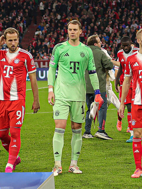 Kane (v.l.), Manuel Neuer und Konrad Laimer – große AZ Umfrage sieht einen der Bayernprofis als den großen Gewinner beim FC Bayern München.