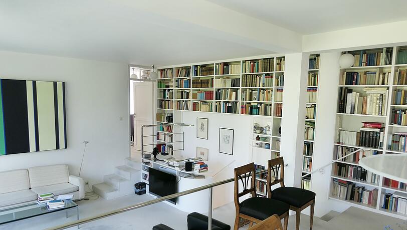 Das Haus des Philosophen ist um die Bücherwand herum gebaut. (Handout) Das Haus des Philosophen ist um die Bücherwand herum gebaut. (Handout)