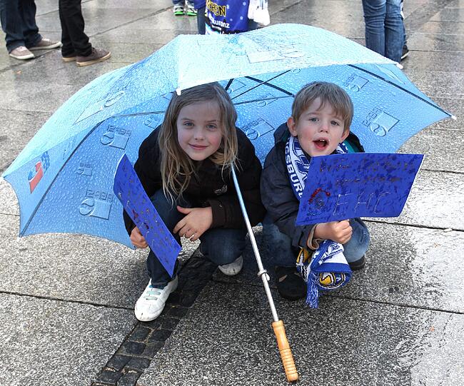 Für Nachwuchs wäre beim EHC gesorgt. Zumindest bei der Demonstration sind die Kinder vorne dabei.