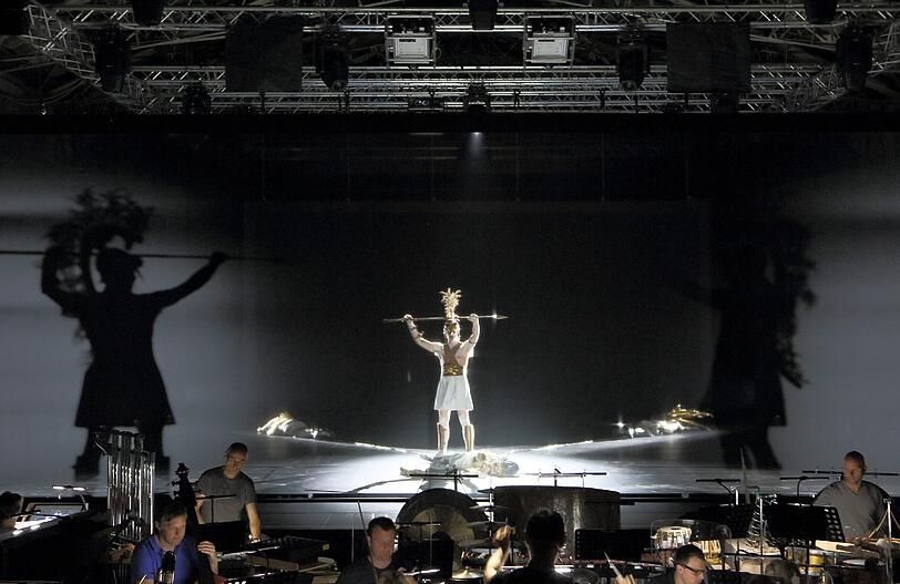 Die Oper "Mauerschau" bei der Festspielwerkstatt in der Reithalle