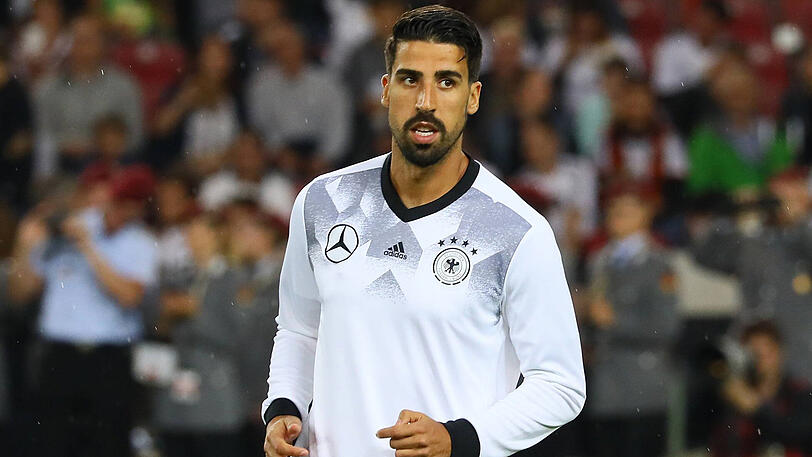 SAMI KHEDIRA: NOTE 3 - Der Mann aus Oeffingen bei Stuttgart hatte 1.200 Eintrittskarten gekauft und an sozial schwache oder krebskranke Kinder verschenkt. Kam nach 60 Minuten unter Jubel.