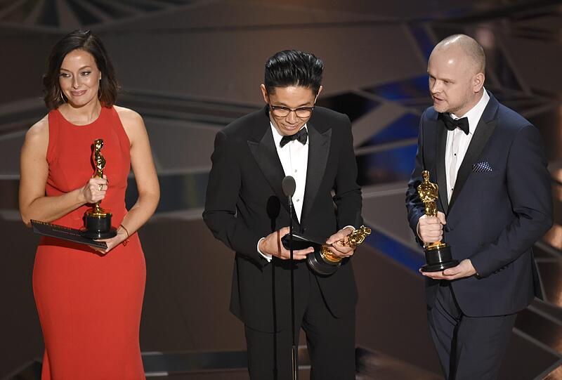 Lucy Sibbick, Kazuhiro Tsuji und David Malinowski gewinnen den Oscar für das beste Make-up und Hairstyling für den Film "Darkest Hour"
