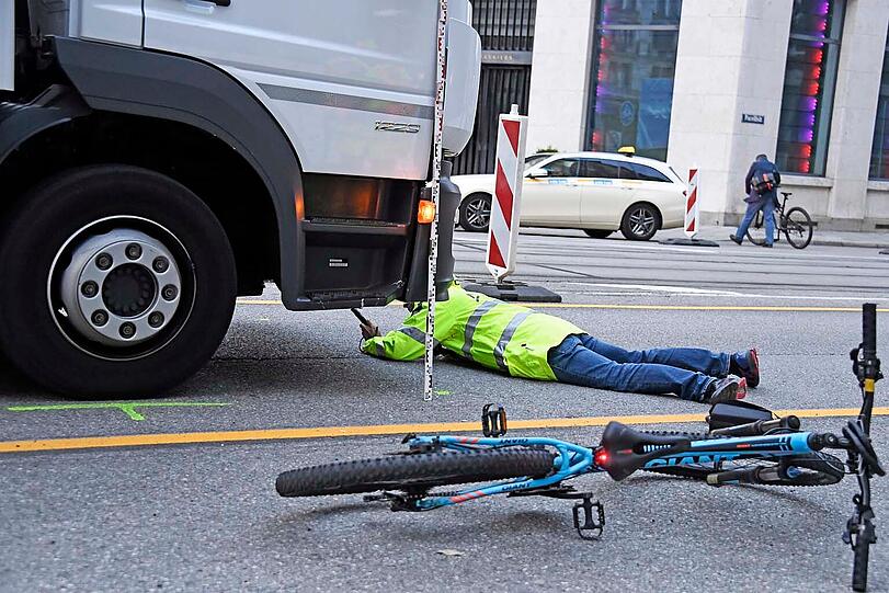 Die Bilder vom Unfallort am Lenbachplatz.