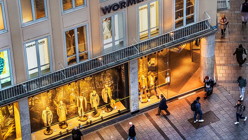 Wormland am Marienplatz: In den fr&uuml;heren Herrenausstatter zieht jetzt der Edelschkoladenhersteller Lindt &ndash; vielleicht mit einem Caf&eacute;.