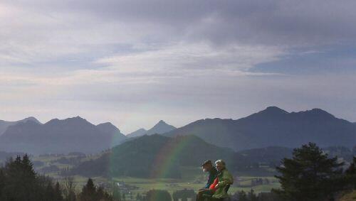 Wanderer vor den Allgäuer Alpen Wanderer vor den Allgäuer Alpen