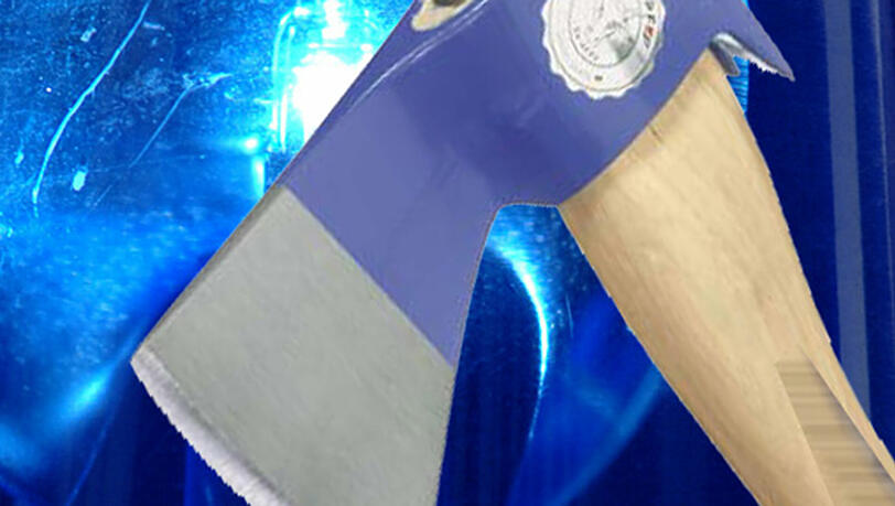 Mit einer Axt bewaffnet soll der Mann auf den Polizisten losgegangen sein. Mit einer Axt bewaffnet soll der Mann auf den Polizisten losgegangen sein.