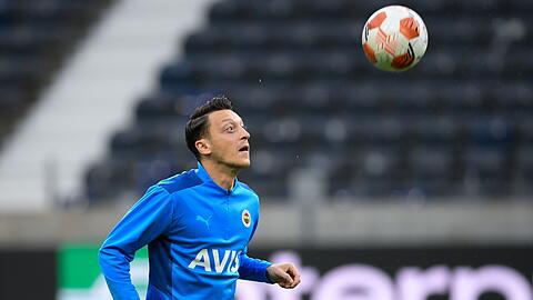 Fenerbahce Istanbul hat Mesut Özil aus dem Kader ausgeschlossen.