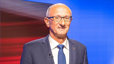 Anton Mattle (ÖVP) ist der Tiroler Landeshauptmann. Er wirft Herbert Kickl (FPÖ) vor, dem Wipptal "in der Transitfrage Sand in die Augen gestreut" zu haben.